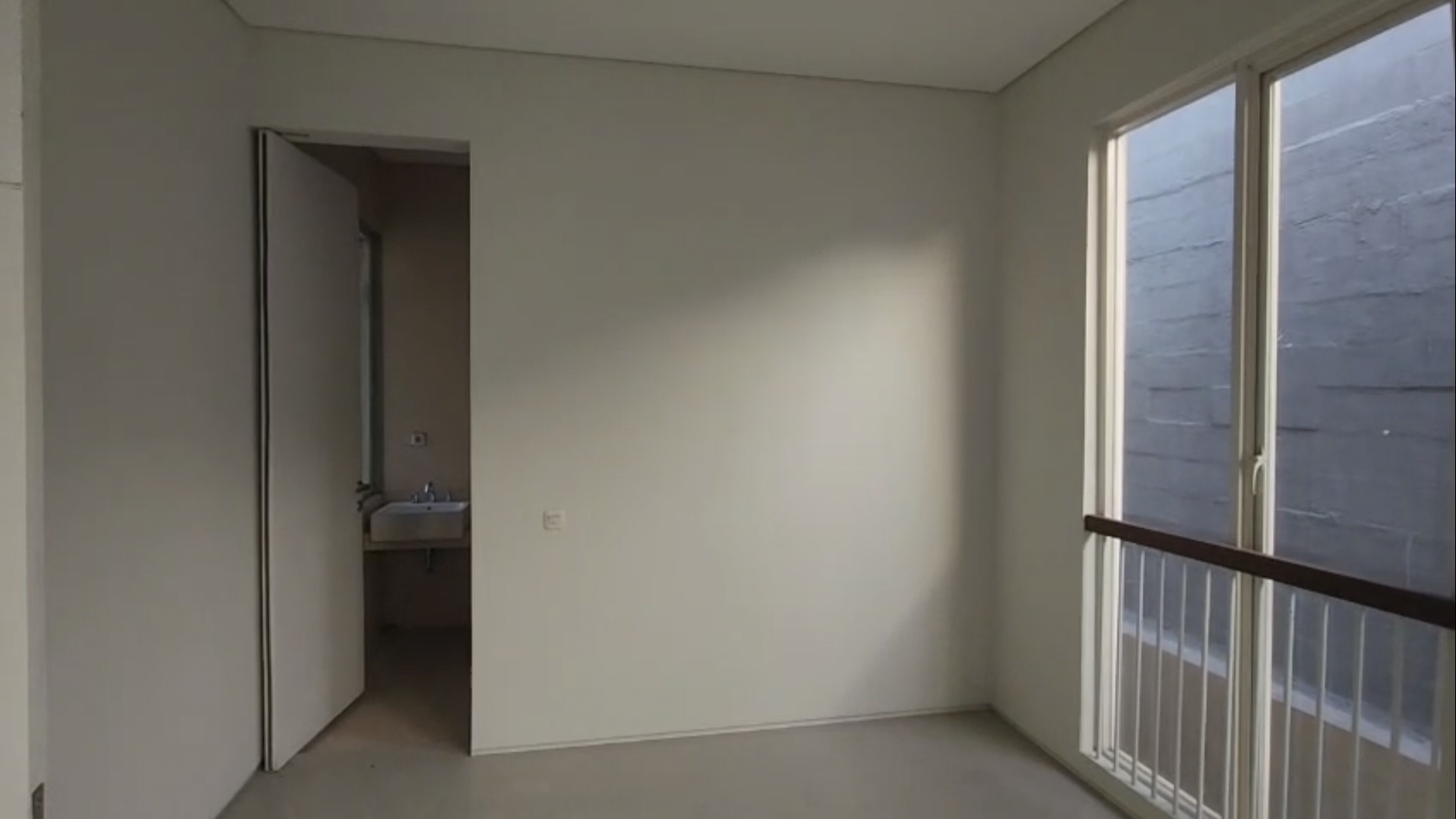 Dijual Rumah Strategis Nyaman di Greenlake Wiyung Surabaya Barat - Thumbnail 5