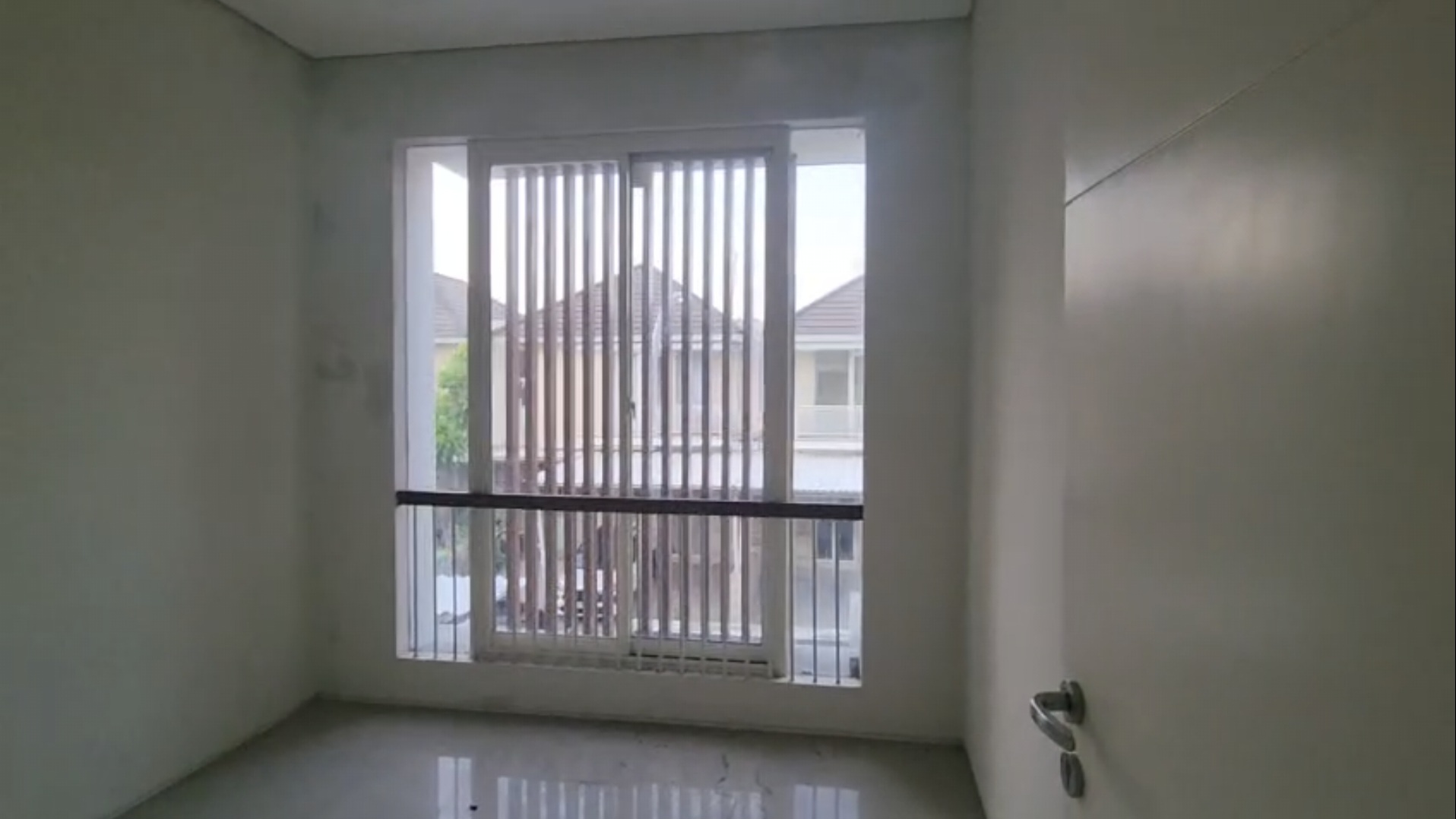 Dijual Rumah Strategis Nyaman di Greenlake Wiyung Surabaya Barat - Thumbnail 7