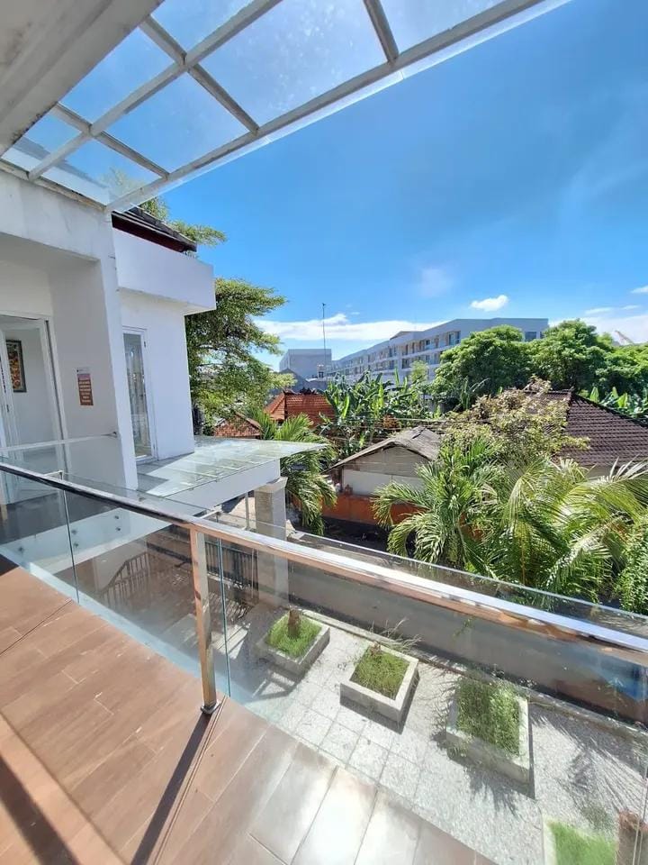Dijual Rumah Mewah Plus Swimming Pool Denpasar Bali dekat Sunset Road - Thumbnail 2