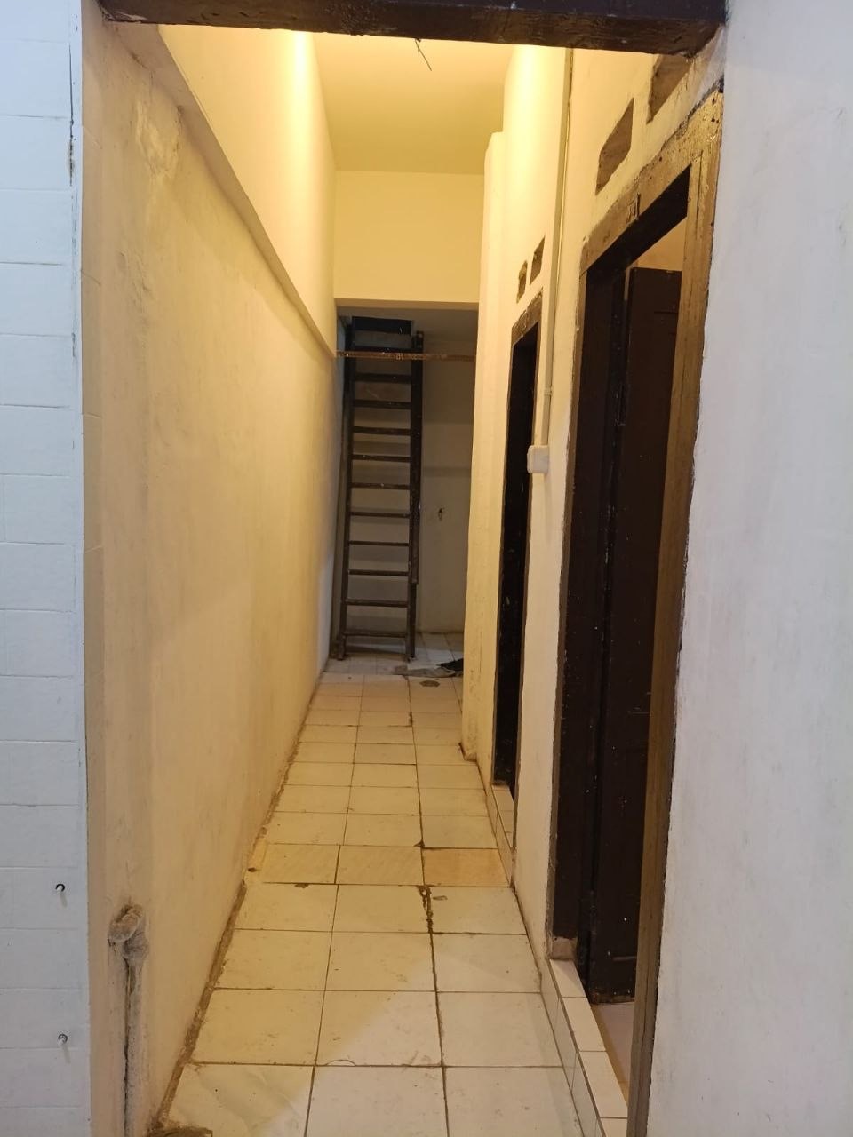 Disewakan Ruko Strategis di Jalan Dharmawangsa Surabaya Timur - Thumbnail 3