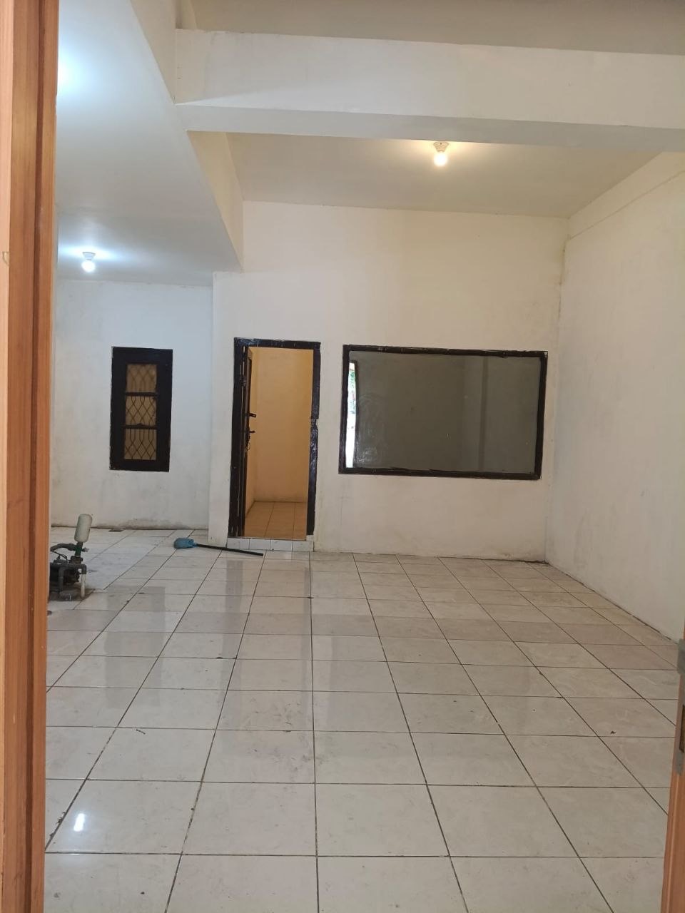 Disewakan Ruko Strategis di Jalan Dharmawangsa Surabaya Timur - Thumbnail 5