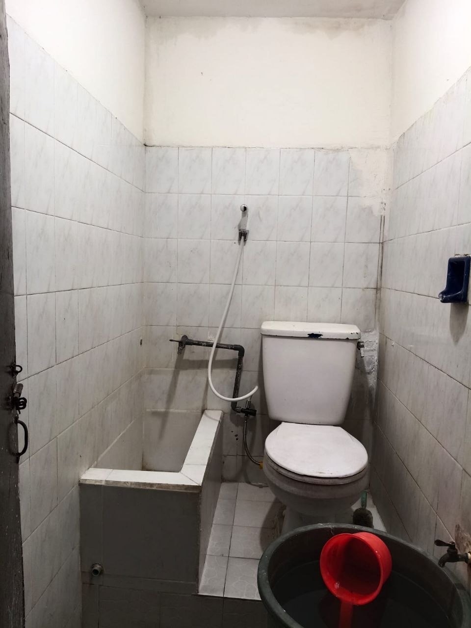 Disewakan Ruko Strategis di Jalan Dharmawangsa Surabaya Timur - Thumbnail 6