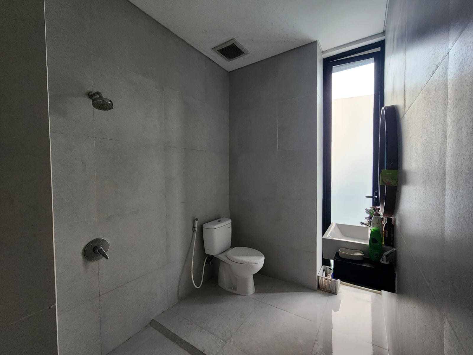 Disewakan Rumah Minimalis di Crystal Golf Citraland Surabaya Barat - Thumbnail 6