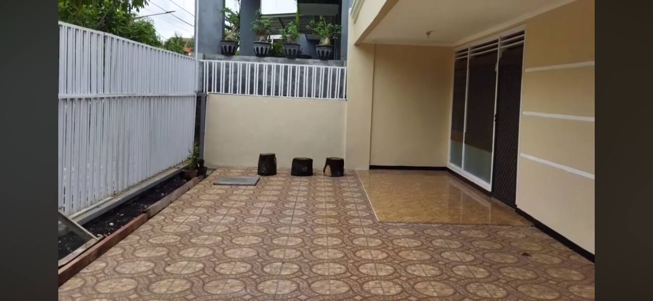 Disewakan Rumah 1,5 Lantai Strategis Jemur Andayani Surabaya Selatan - Thumbnail 2