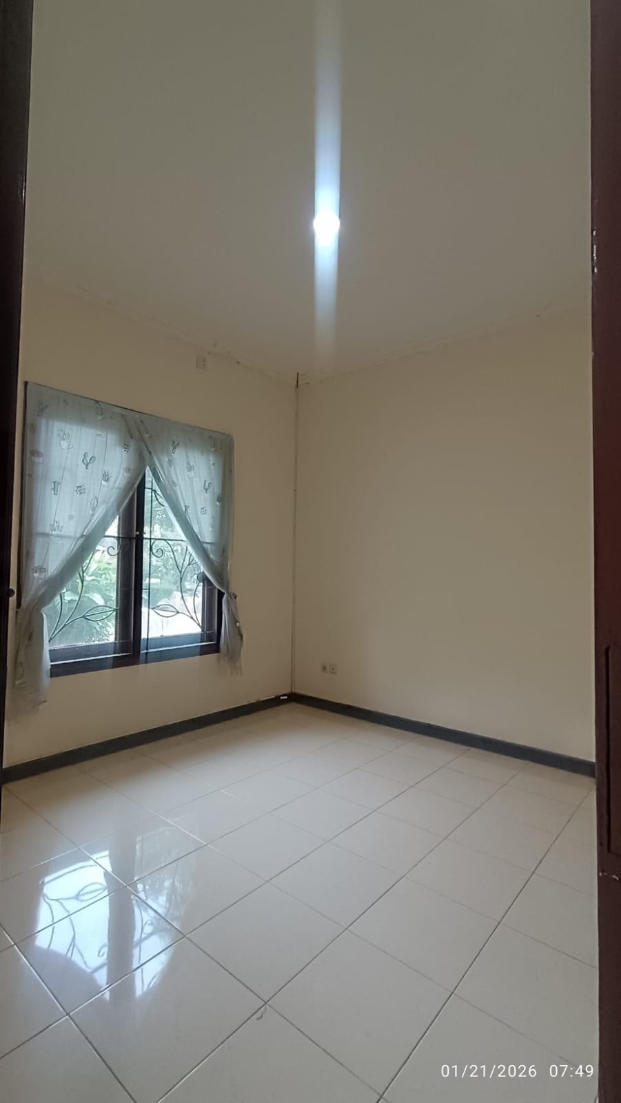 Disewakan Rumah Nyaman di Royal Park Cluster Depan Citraland Surabaya Barat - Thumbnail 2