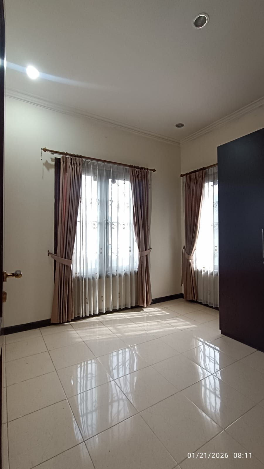 Disewakan Rumah Nyaman di Royal Park Cluster Depan Citraland Surabaya Barat - Thumbnail 3