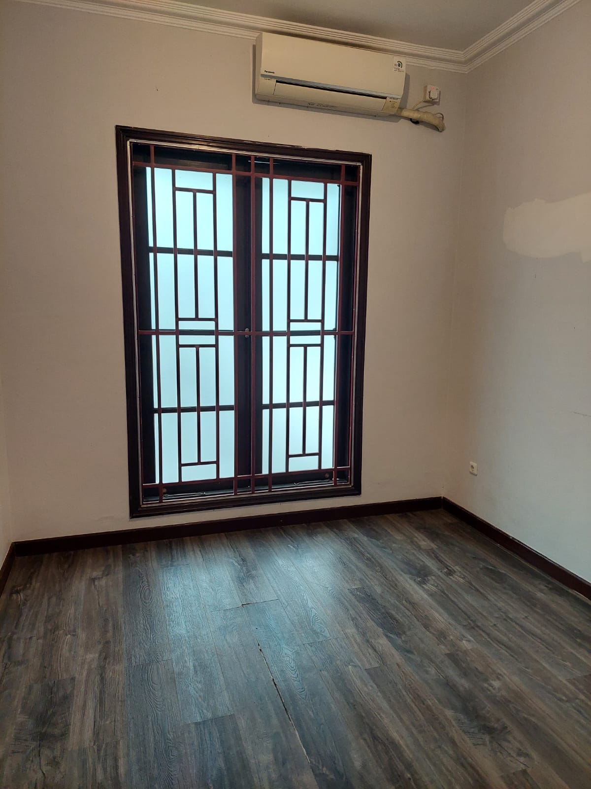 Disewakan Rumah Siap Huni di South Emerald Mansion Citraland Surabaya Barat - Thumbnail 2