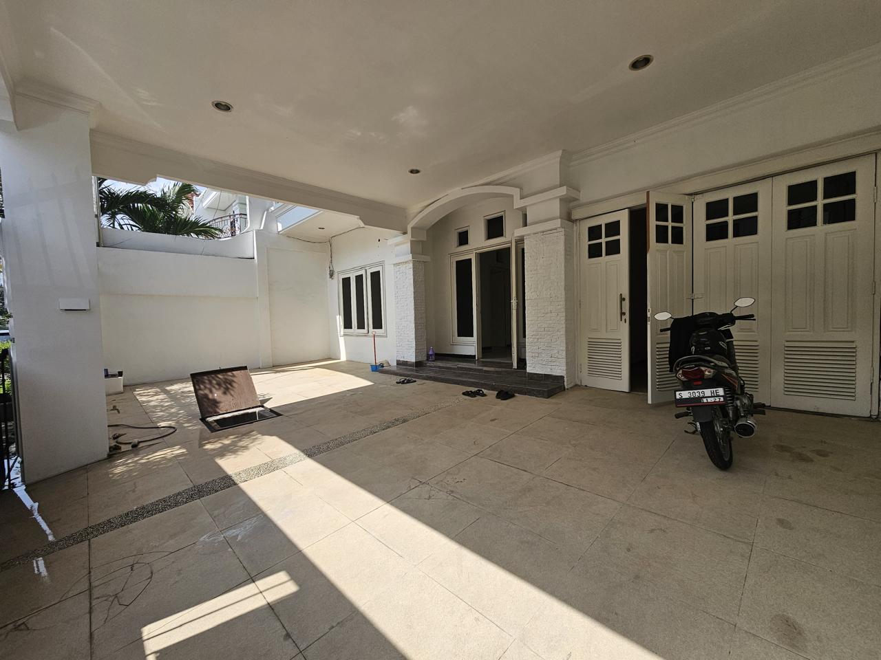 Dijual/Disewakan Rumah Mewah di Taman Ratu Dian Istana Surabaya Barat - Thumbnail 2