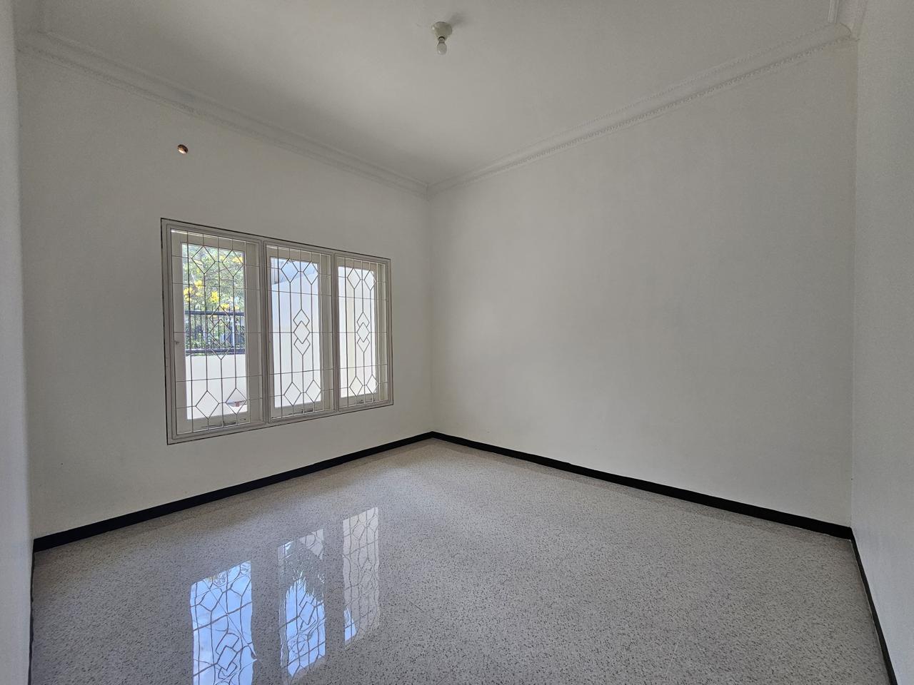 Dijual/Disewakan Rumah Mewah di Taman Ratu Dian Istana Surabaya Barat - Thumbnail 4