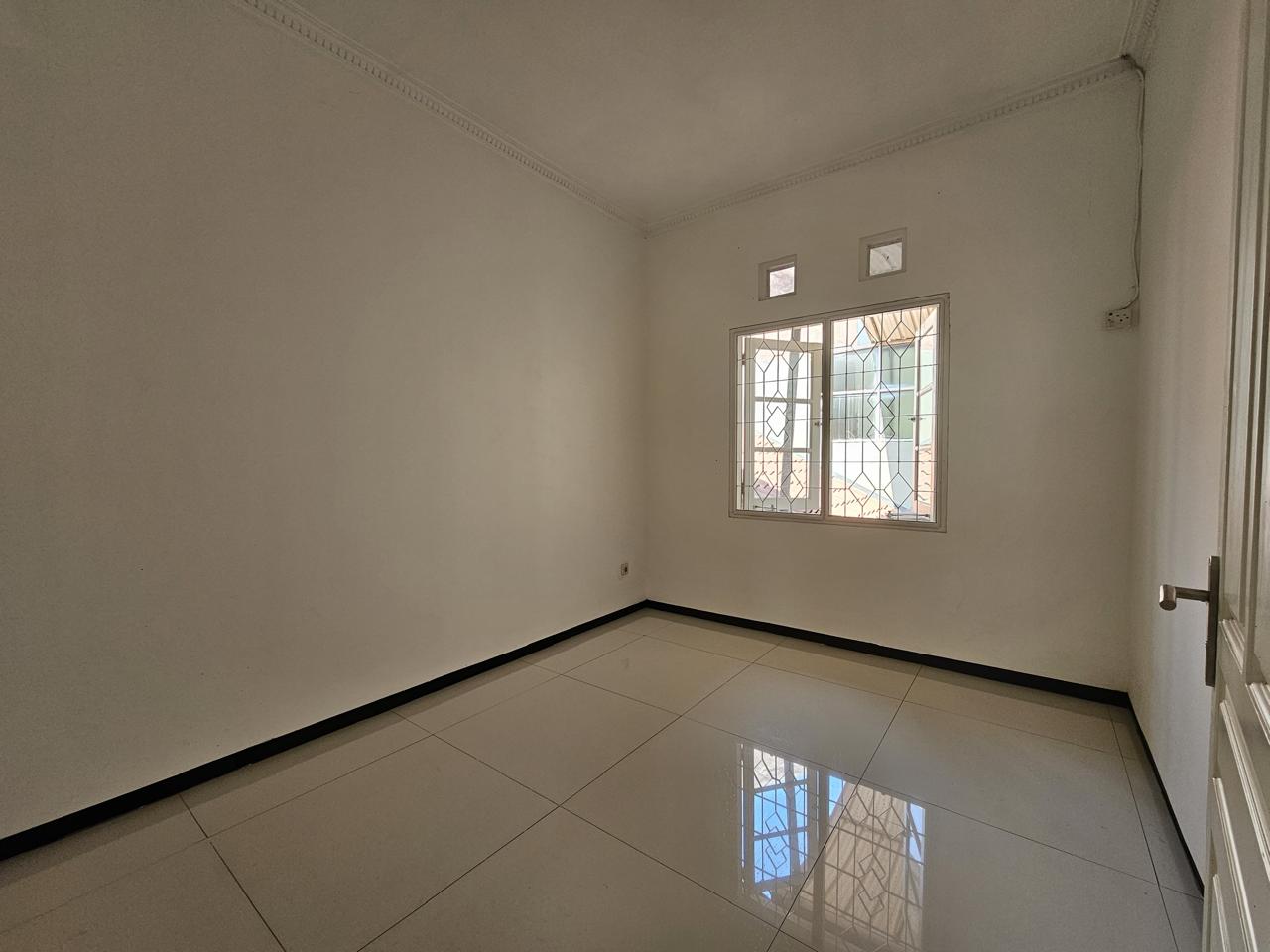 Dijual/Disewakan Rumah Mewah di Taman Ratu Dian Istana Surabaya Barat - Thumbnail 8