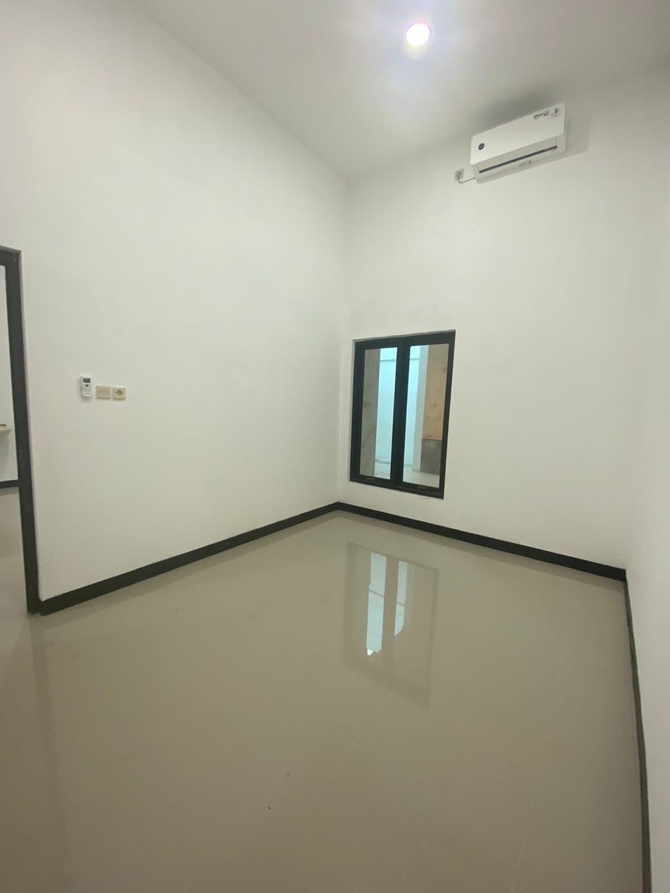 Disewakan Rumah 1 Lantai Siap Huni di Pondok Nirwana Baruk Barat Surabaya Timur - Thumbnail 2