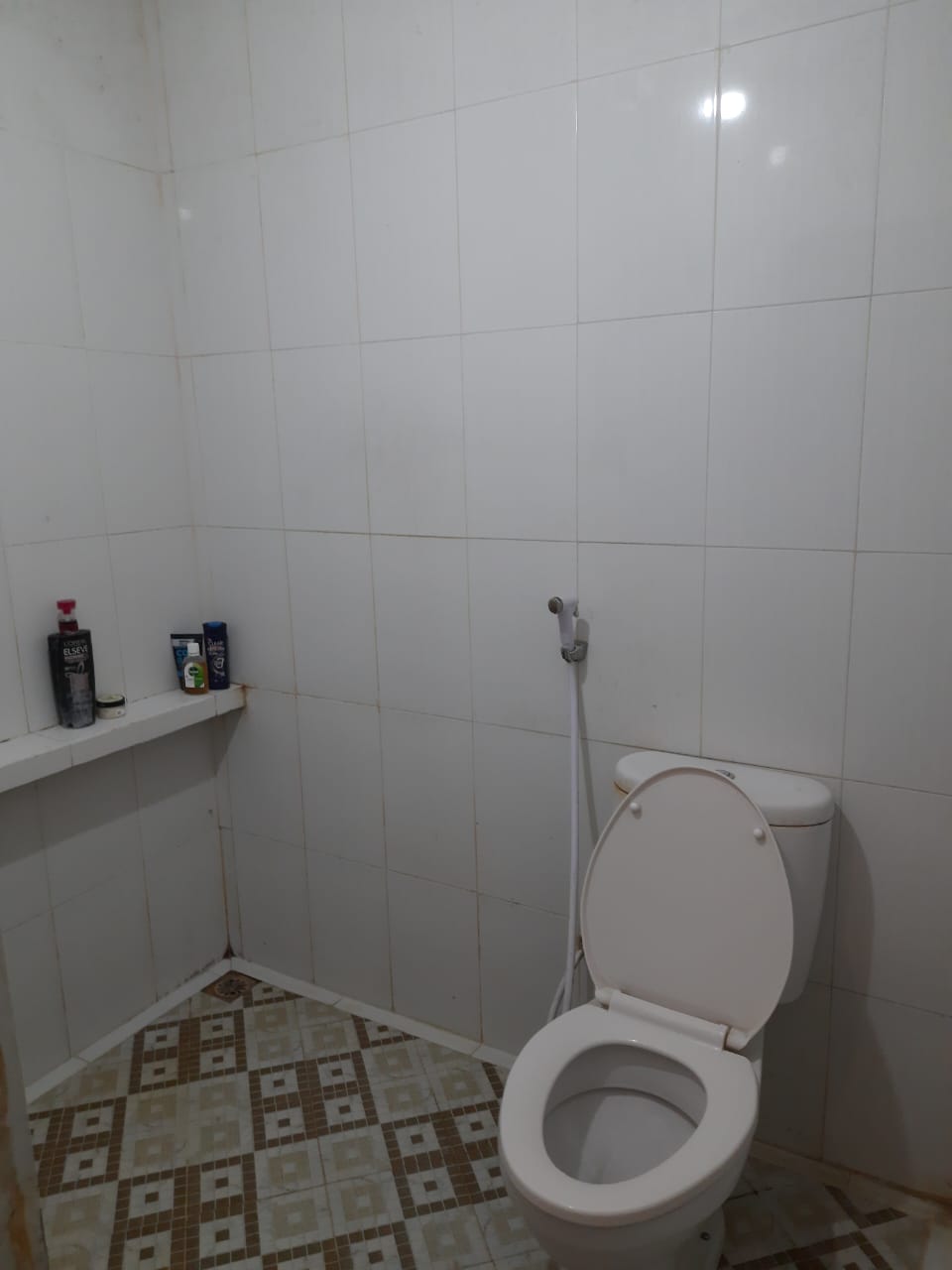 Dijual Rumah Karang Empat Surabaya Hadap Selatan – Luas Bangunan Besar 175 m² Cocok untuk Hunian Nyaman - Thumbnail 2