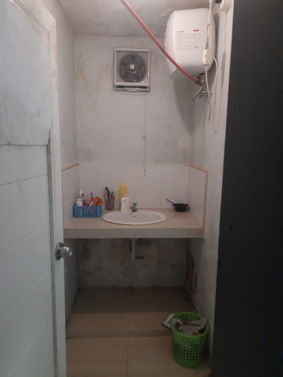 Dijual Rumah Karang Empat Surabaya Hadap Selatan – Luas Bangunan Besar 175 m² Cocok untuk Hunian Nyaman - Thumbnail 5