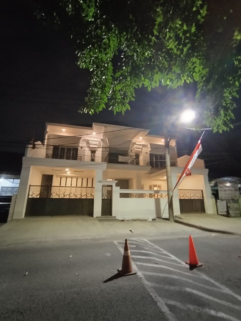 Dijual Rumah Mewah 2 Lantai Baru Gress Jemur Andayani Surabaya Selatan - Thumbnail 8