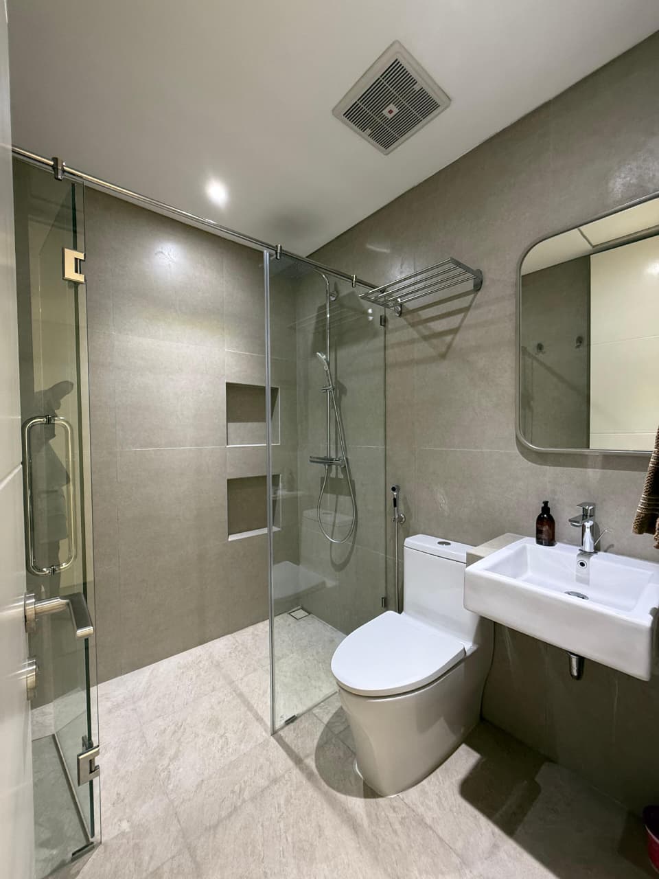 Dijual Rumah Modern di Northwest Central Citraland Surabaya Barat - Thumbnail 8