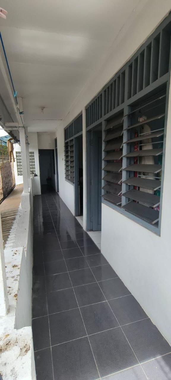 Dijual Rumah Siwalankerto Bisa Usaha Parkiran Garasi 13 Mobil Lokasi Strategis Surabaya Selatan - Thumbnail 3