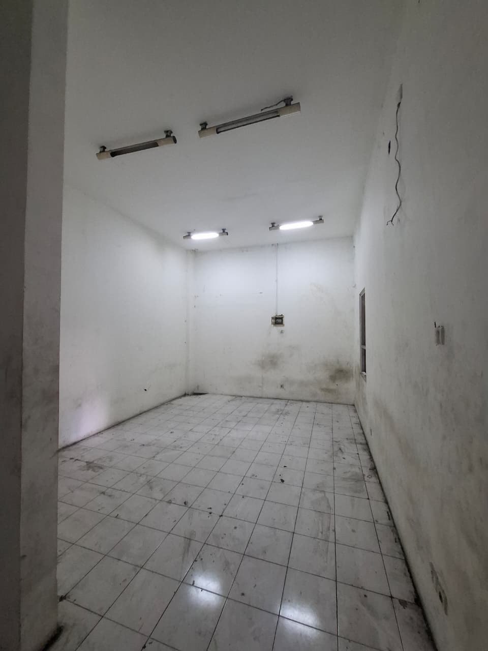 Disewakan Gudang Strategis Luas Siap Huni di Margomulyo Greges Surabaya Barat - Thumbnail 3