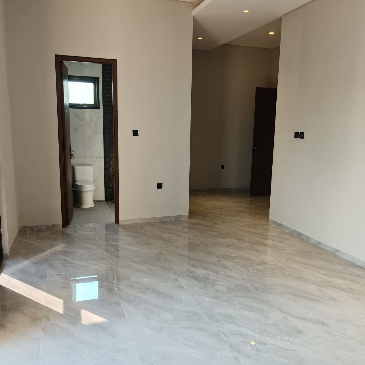 Dijual Rumah Siap Huni di Grand Pakuwon North Victoria Surabaya Barat - Thumbnail 3