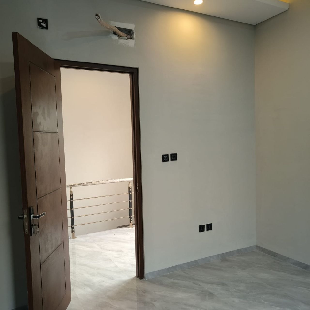 Dijual Rumah Siap Huni di Grand Pakuwon North Victoria Surabaya Barat - Thumbnail 5