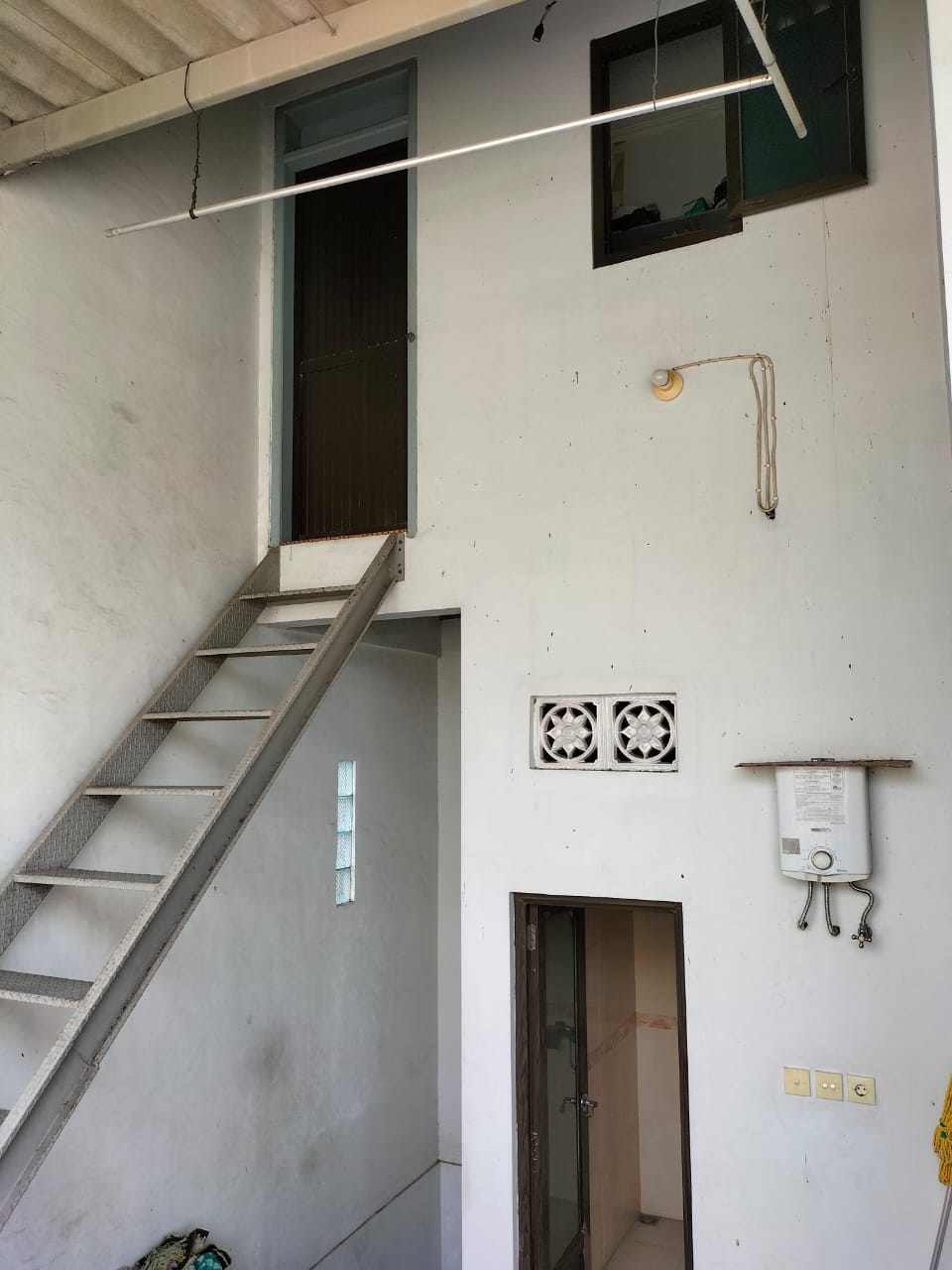 Dijual Rumah Bagus di Lokasi Elit Darmo Permai Utara Surabaya Barat - Thumbnail 4