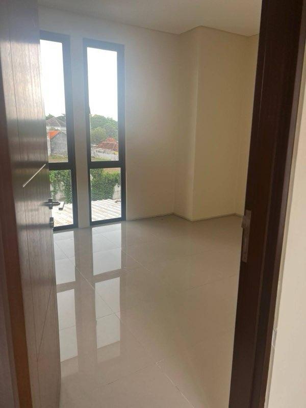 Disewakan Rumah Minimalis di Taman Puspa Raya Citraland Surabaya Barat - Thumbnail 2