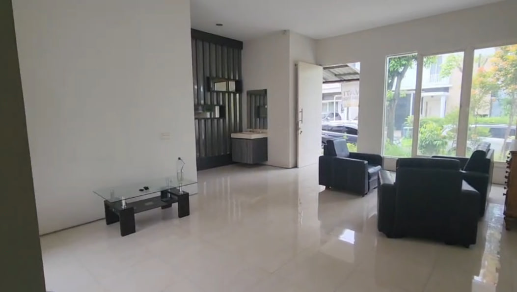 Disewakan Rumah 2 Lantai Ideal di Woodland Citraland Surabaya Barat - Thumbnail 3