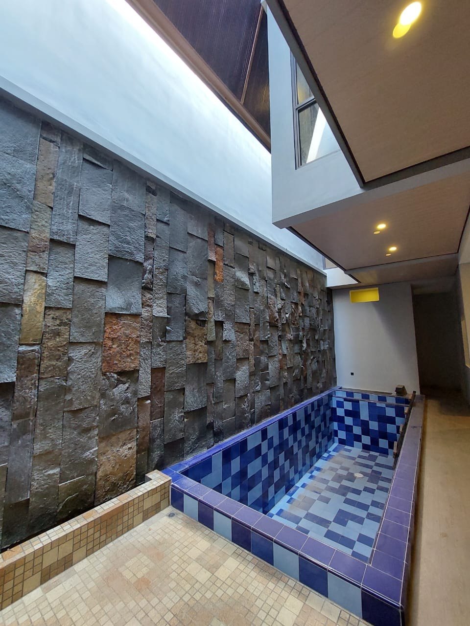 Dijual/Disewakan Rumah Baru Gress Mewah Minimalis di San Antonio Surabaya Timur - Thumbnail 3