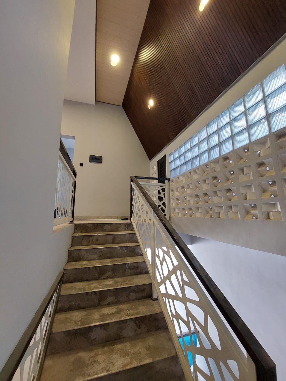 Dijual/Disewakan Rumah Baru Gress Mewah Minimalis di San Antonio Surabaya Timur - Thumbnail 4