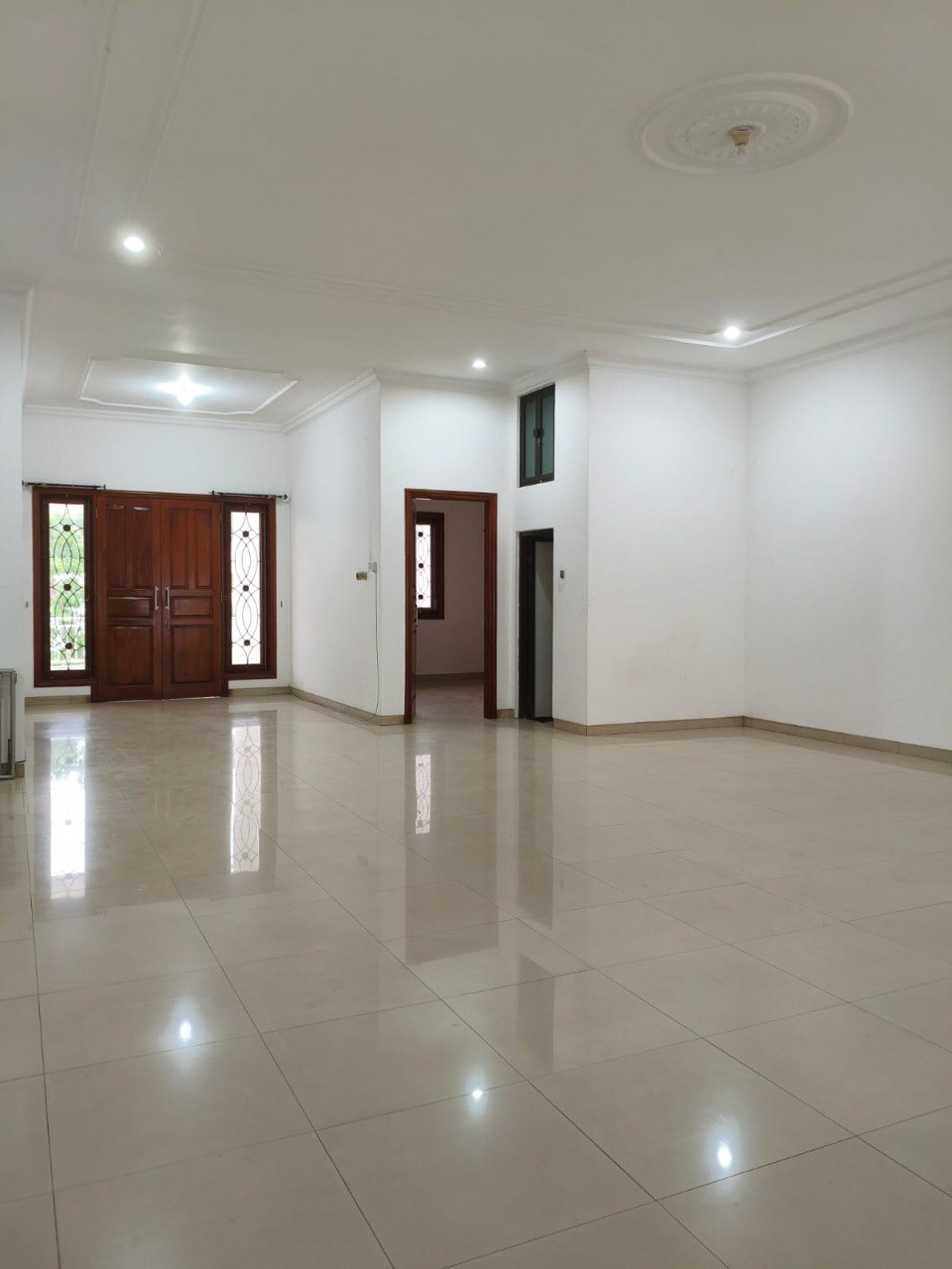 Dijual/Disewakan Rumah Mewah 2 Lantai di Villa Royal Pakuwon City Surabaya Timur - Thumbnail 3