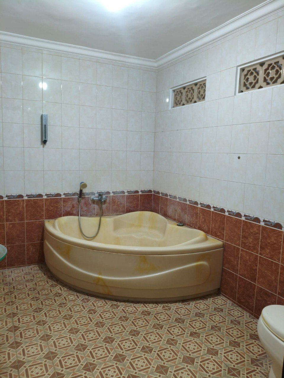 Dijual/Disewakan Rumah Mewah 2 Lantai di Villa Royal Pakuwon City Surabaya Timur - Thumbnail 4