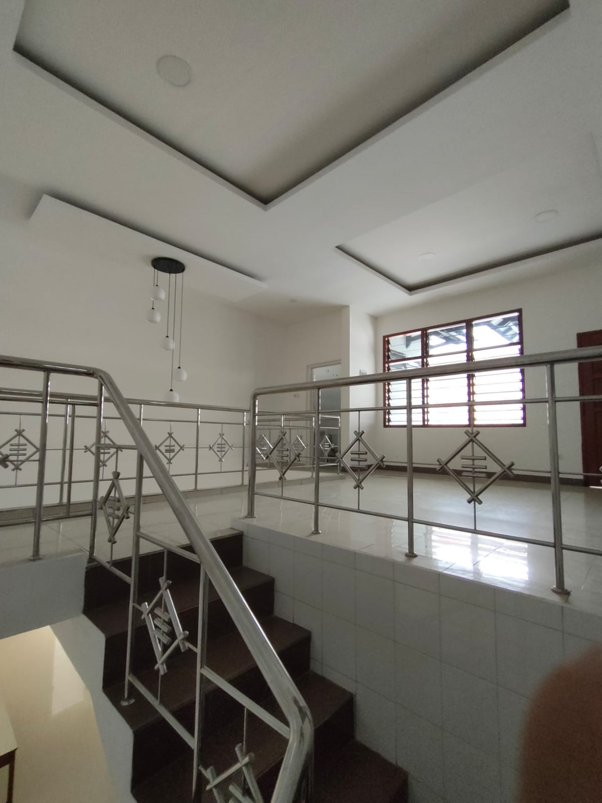 Dijual/Disewa Rumah 2,5 Lantai Jl Ngagel Jaya Tengah Surabaya Timur Siap Huni Luas Besar - Thumbnail 3