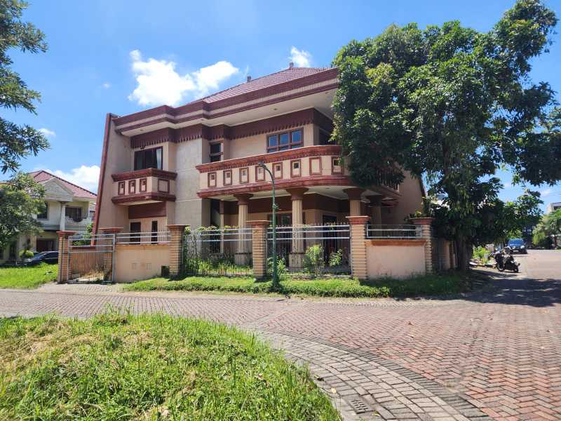 Disewakan Rumah Hook di Taman Puspa Raya Citraland Surabaya Barat - Image 1