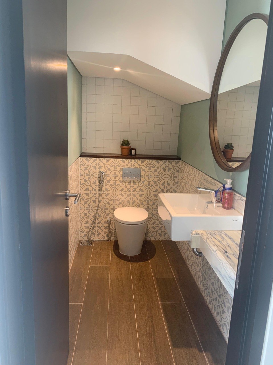 Dijual Rumah 2 Lantai American Minimalis Siap Huni di Dian Istana Surabaya Barat - Thumbnail 3