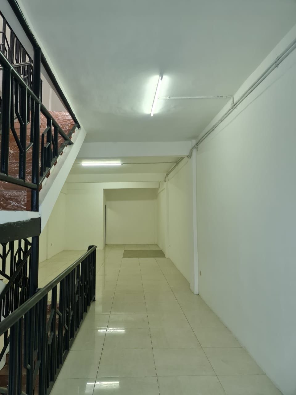 Disewakan Ruko 4 Lantai Strategis Rungkut Megah Indah Surabaya Timur - Thumbnail 6