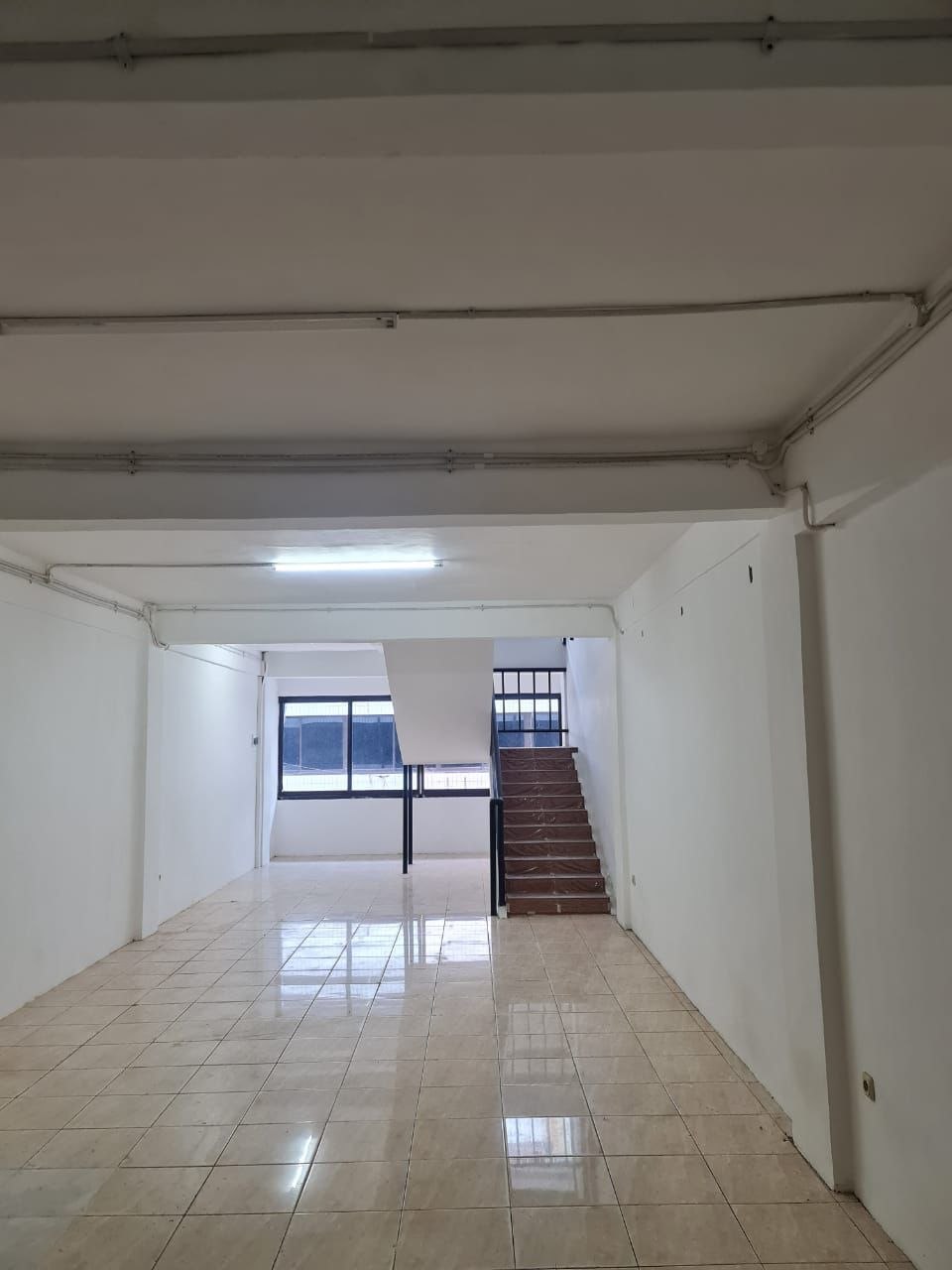 Disewakan Ruko 4 Lantai Strategis Rungkut Megah Indah Surabaya Timur - Thumbnail 8