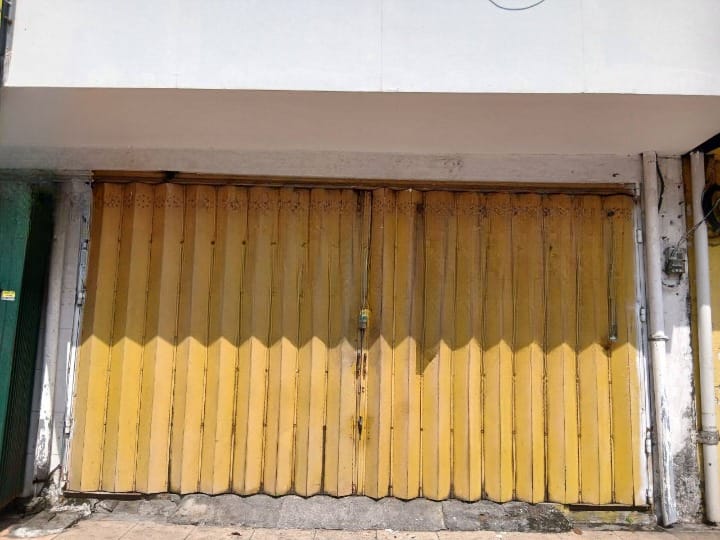 Disewakan Ruko 1 Lantai Lokasi Komersial Strategis Jalan Dharmawangsa Surabaya Timur - Image 1