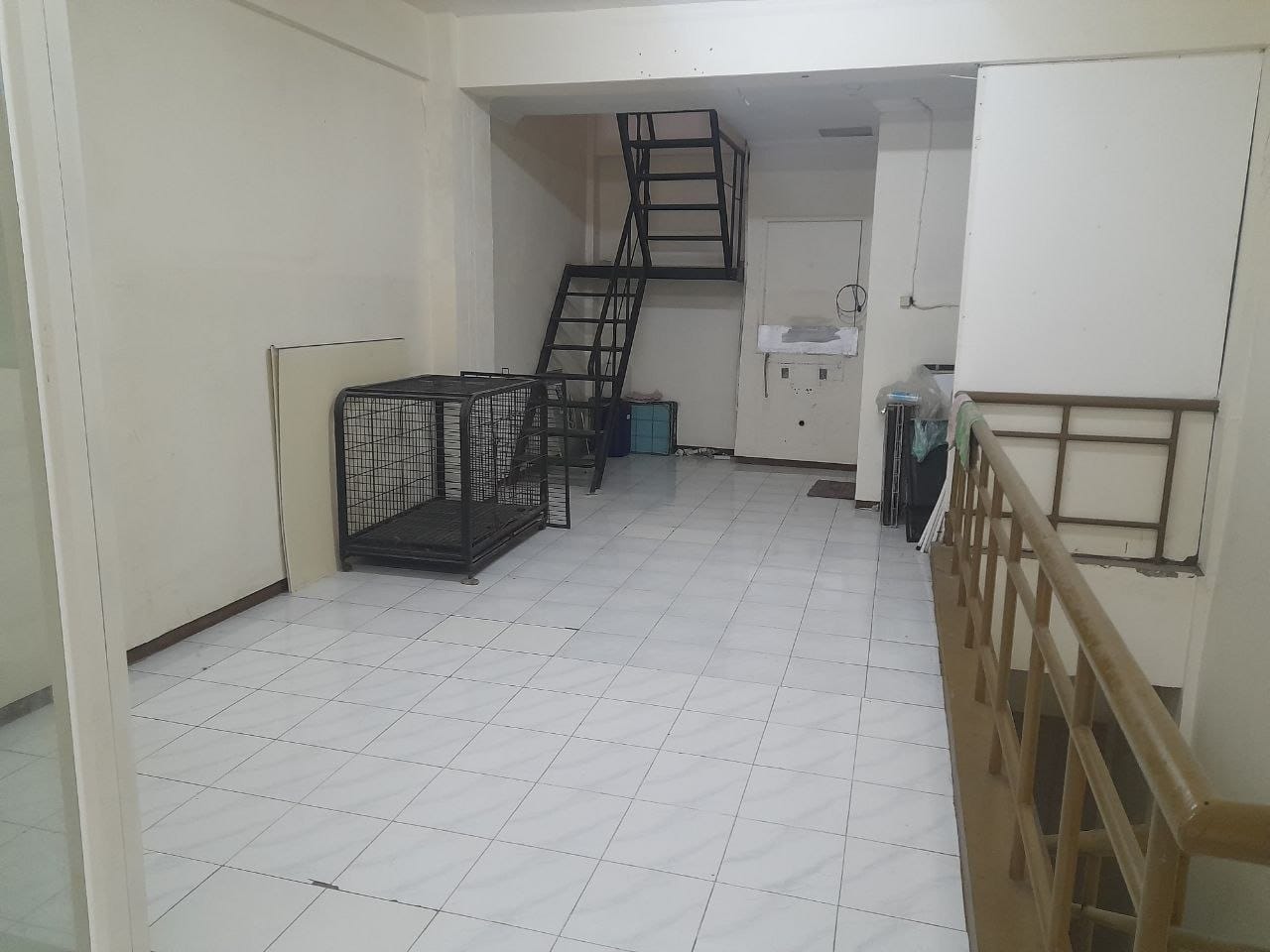 Disewakan Ruko 2,5 Lantai Strategis di Villa Bukit Mas Surabaya Barat - Thumbnail 2