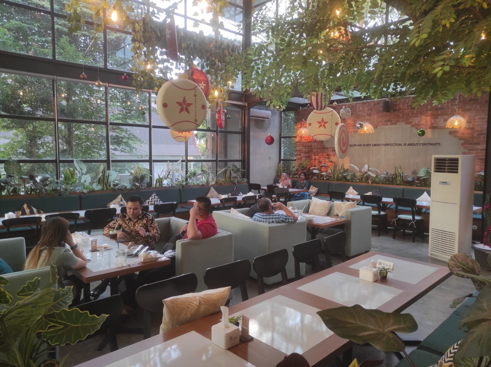 Disewakan Tempat Usaha Strategis Kawasan Komersial Raya Bukit Golf Citraland Surabaya Barat - Thumbnail 2