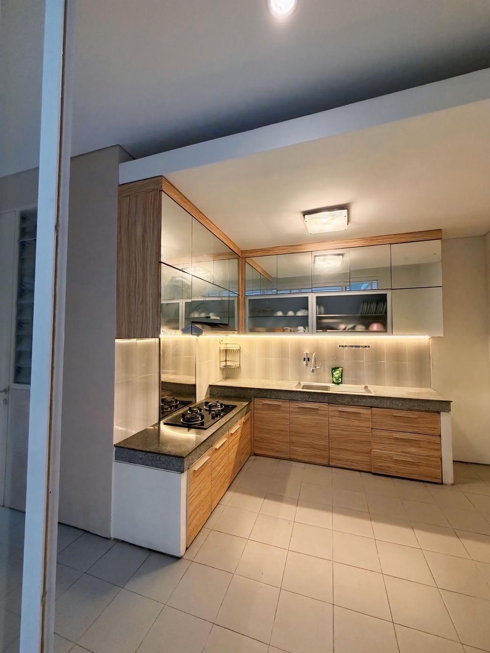 Dijual Rumah Premium Semi Furnished 2 Lantai Siap Huni di Royal Residence Surabaya Barat - Thumbnail 3