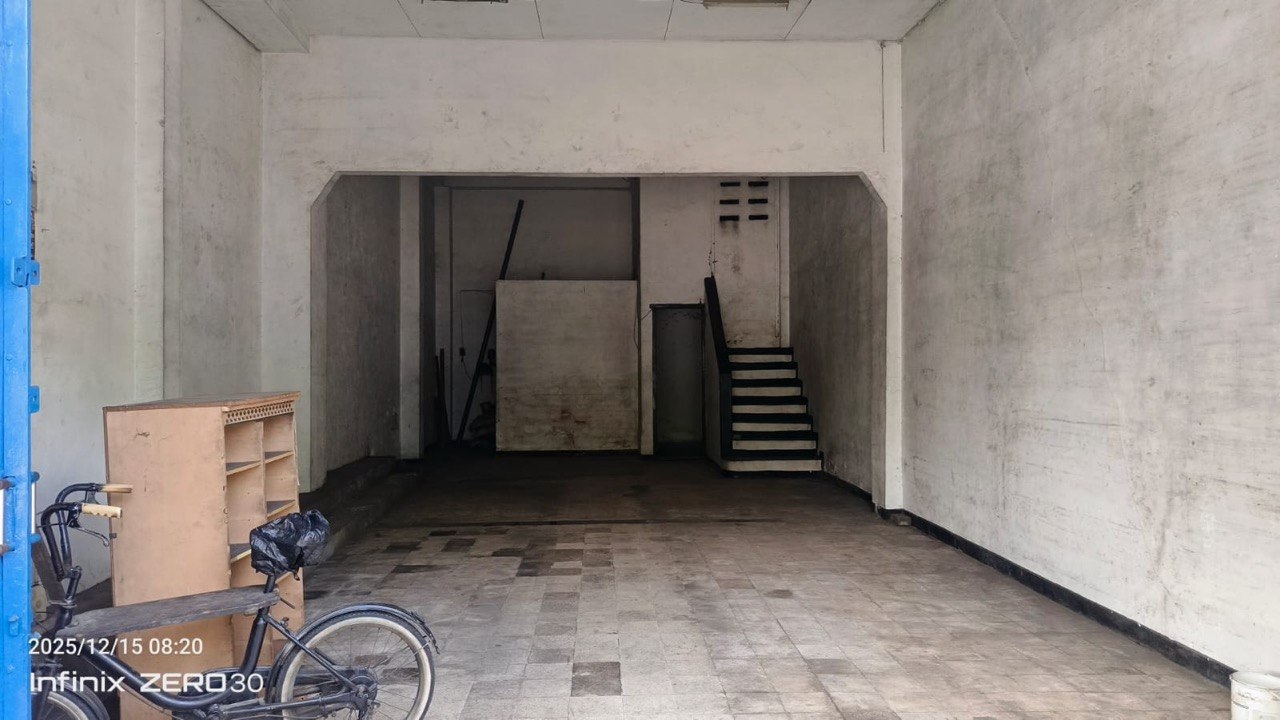 Disewakan Ruko 1 Lantai Strategis Siap Huni di Jalan Raya Tembaan Surabaya Pusat - Thumbnail 3