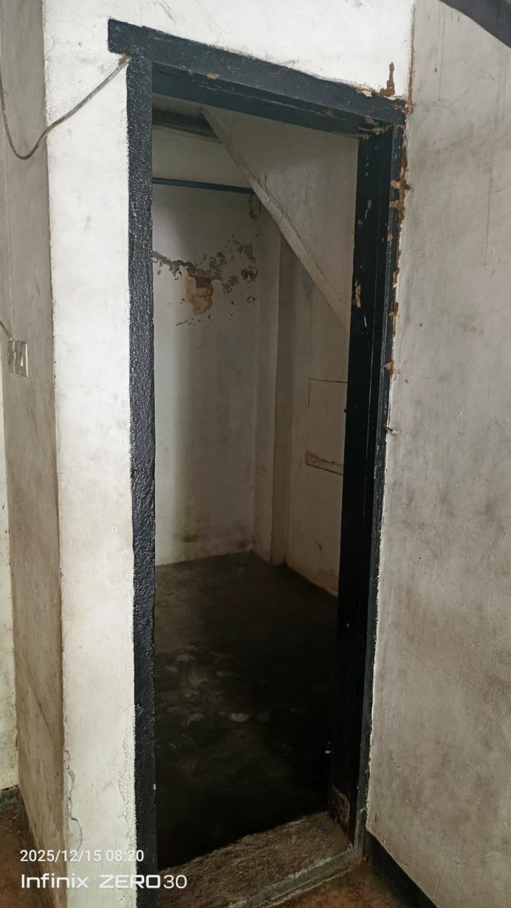 Disewakan Ruko 1 Lantai Strategis Siap Huni di Jalan Raya Tembaan Surabaya Pusat - Thumbnail 4