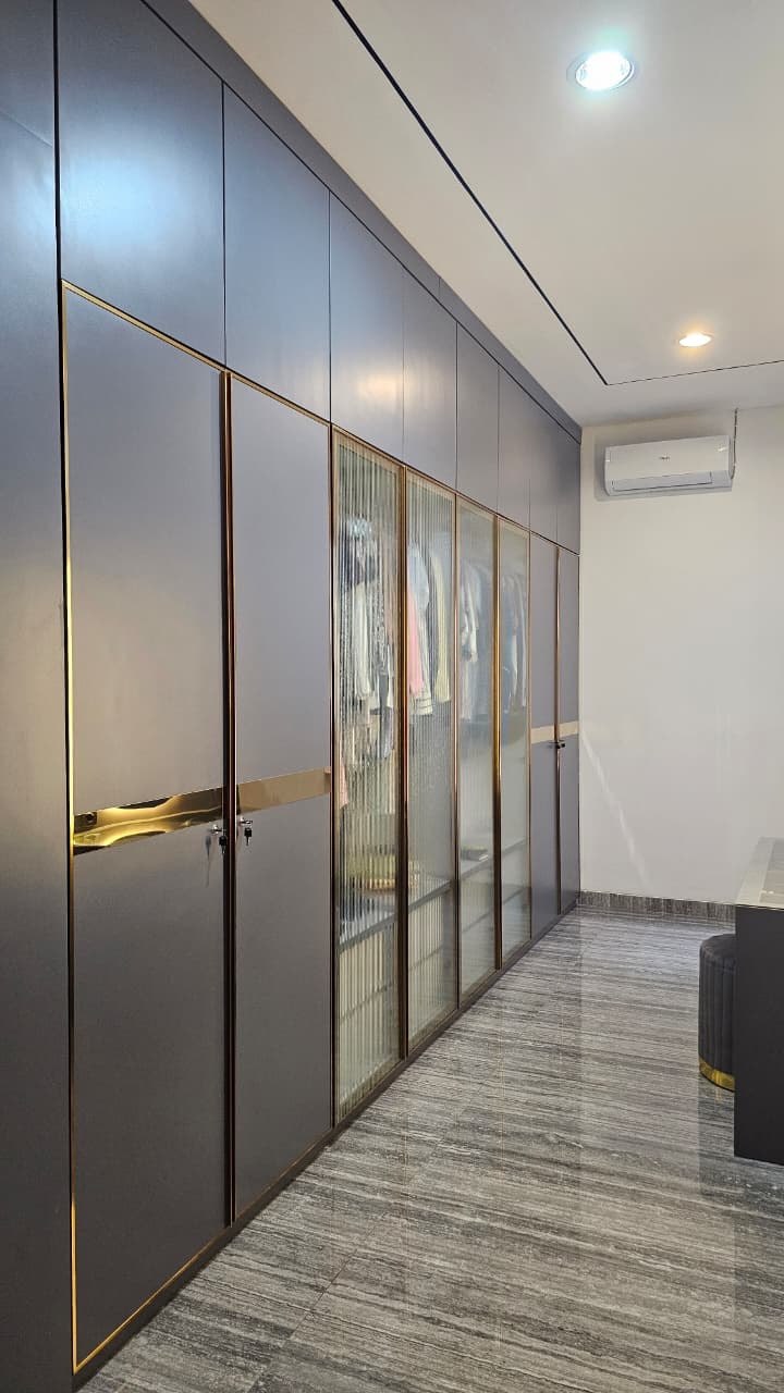 Dijual Rumah Mewah Full Furnish 3 Lantai Siap Huni di Citraland Fullerton Surabaya Barat - Thumbnail 2