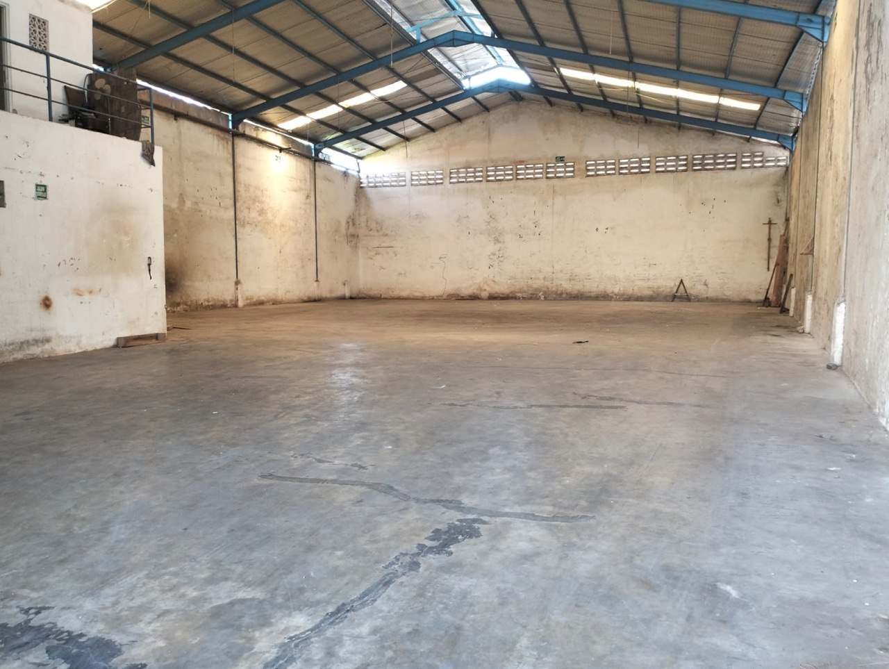 Disewakan Gudang Luas Siap Pakai di Jalan Raya Lidah Wetan Surabaya Barat - Thumbnail 2