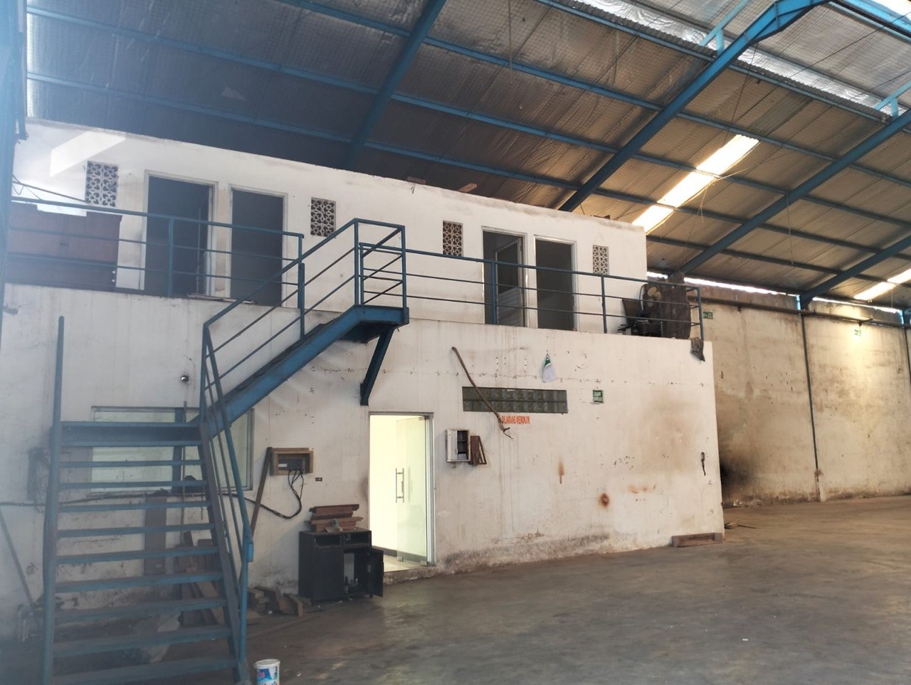 Disewakan Gudang Luas Siap Pakai di Jalan Raya Lidah Wetan Surabaya Barat - Thumbnail 3