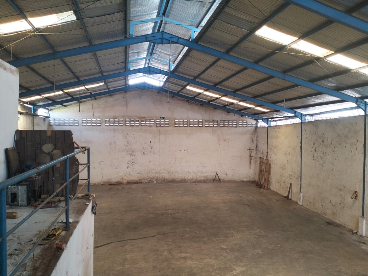 Disewakan Gudang Luas Siap Pakai di Jalan Raya Lidah Wetan Surabaya Barat - Thumbnail 4