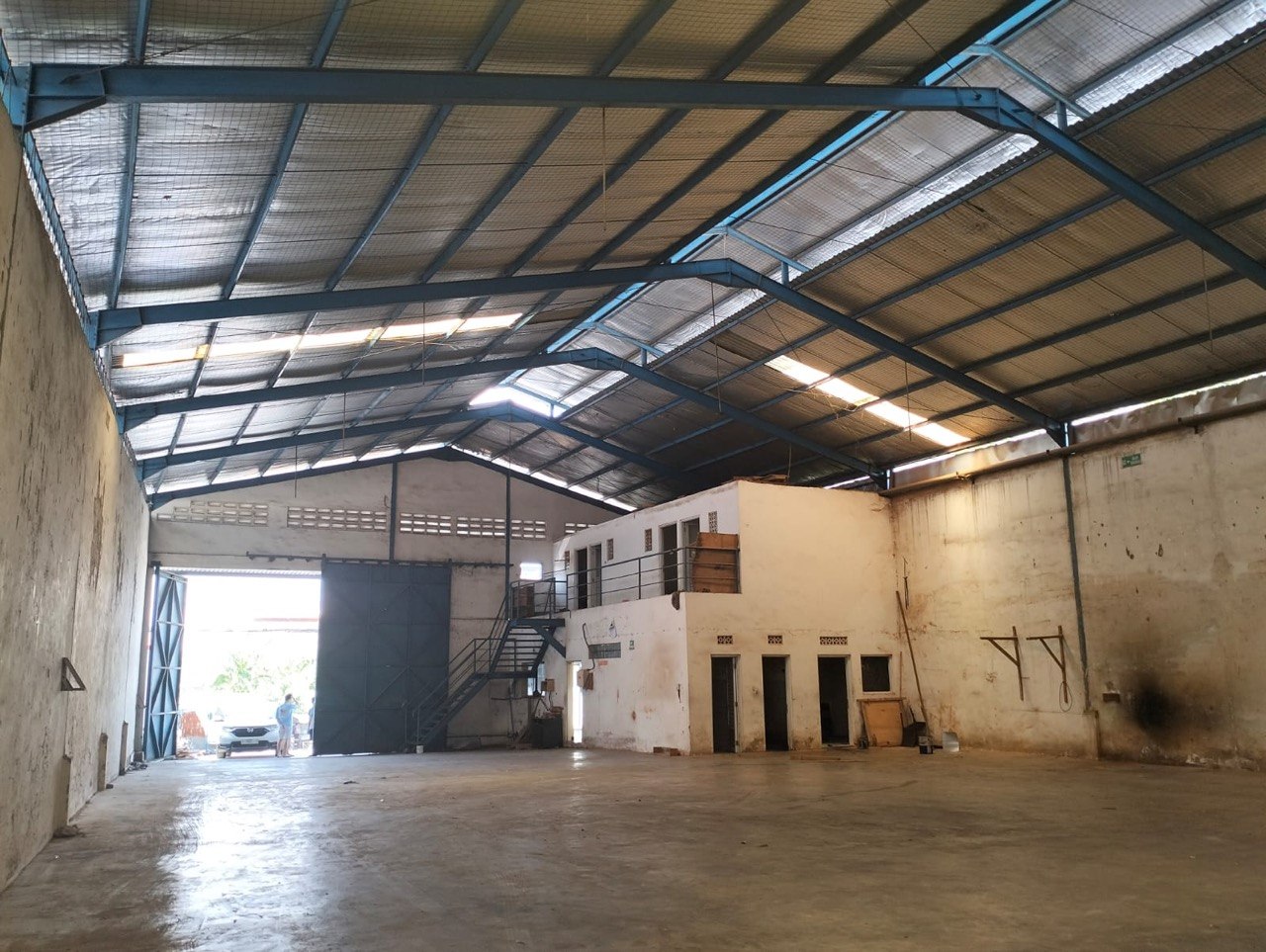 Disewakan Gudang Luas Siap Pakai di Jalan Raya Lidah Wetan Surabaya Barat - Thumbnail 5