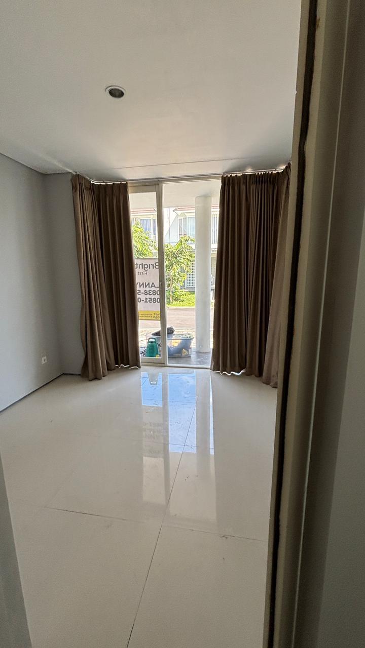 Disewakan Rumah Strategis di Stone Gate Park Citraland Surabaya Barat - Thumbnail 2