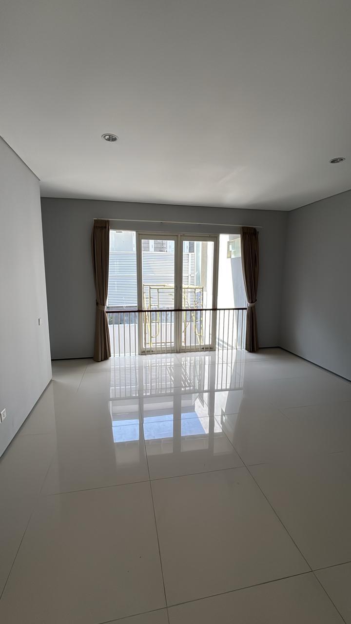 Disewakan Rumah Strategis di Stone Gate Park Citraland Surabaya Barat - Thumbnail 4