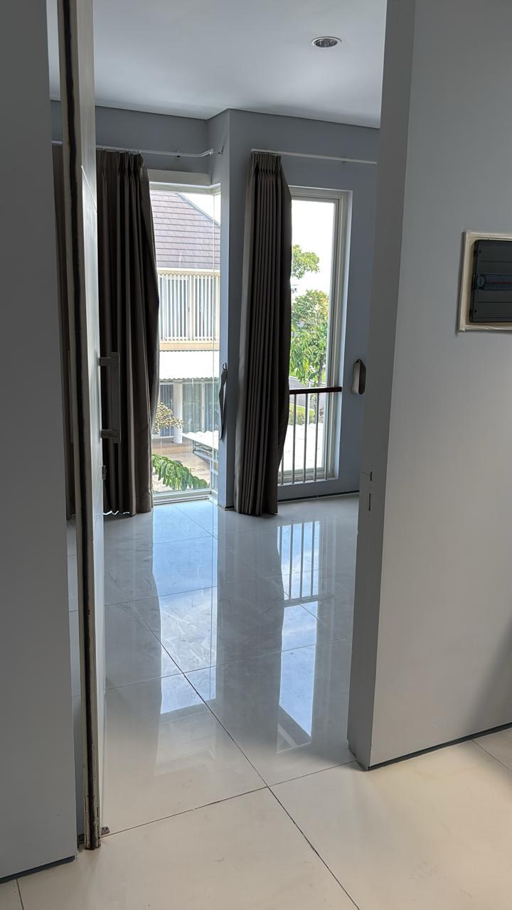 Disewakan Rumah Strategis di Stone Gate Park Citraland Surabaya Barat - Thumbnail 7