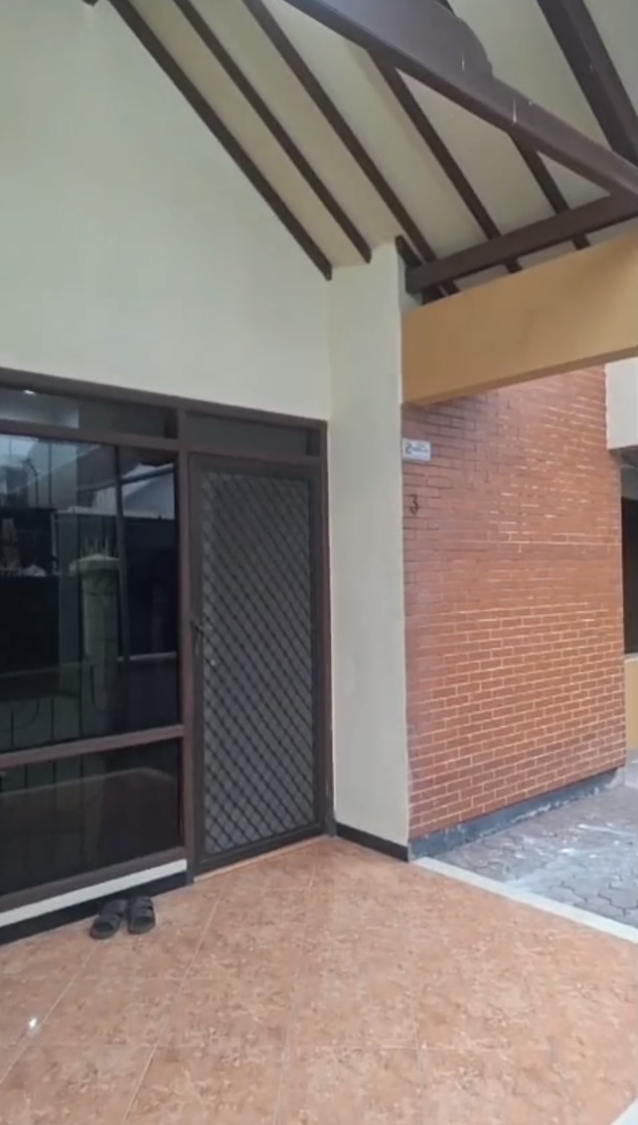 Disewakan Rumah Minimalis Siap Huni di Jalan Manyar Tirtoyoso Utara Surabaya Timur - Thumbnail 2